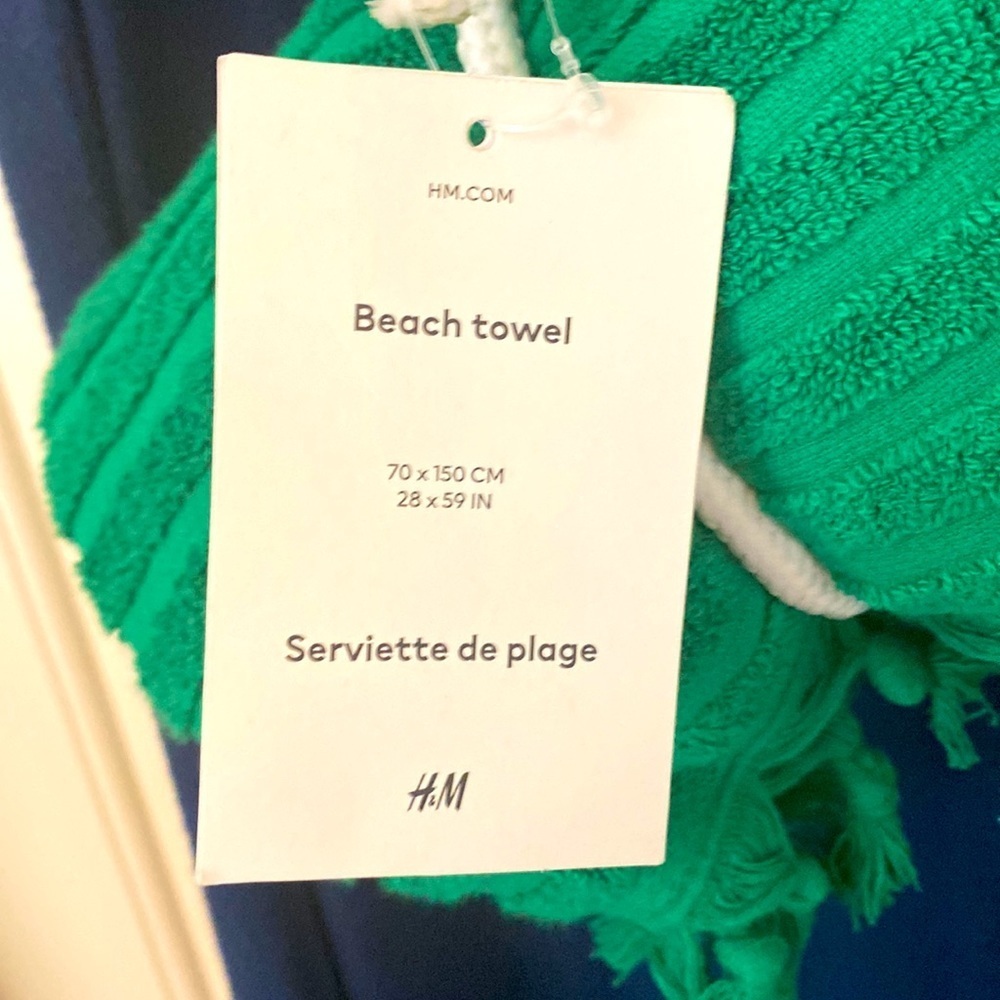 H&M Beach Towel & Carrying Strap - Picture 5 of 7